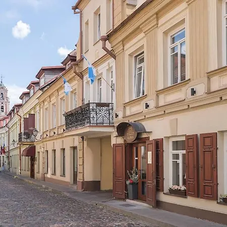 Charming Two-bedrooms In The Heart Of Old Town